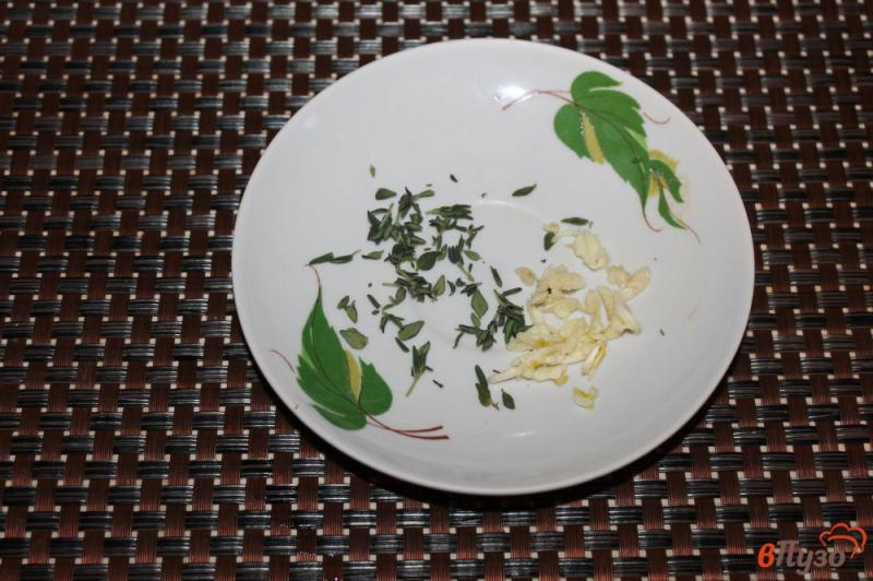 Фото приготовление рецепта: Фарфале со сливками, сыром и тимьяном шаг №2