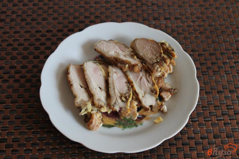 Фото приготовление рецепта: Омлет с жареной курицей и укропом шаг №4