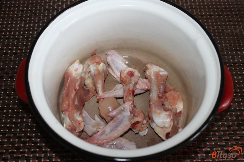 Фото приготовление рецепта: Суп на бульоне с курицей и брокколи шаг №1