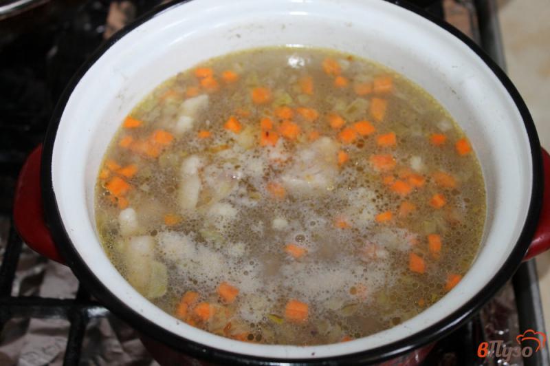 Фото приготовление рецепта: Суп на бульоне с курицей и брокколи шаг №6