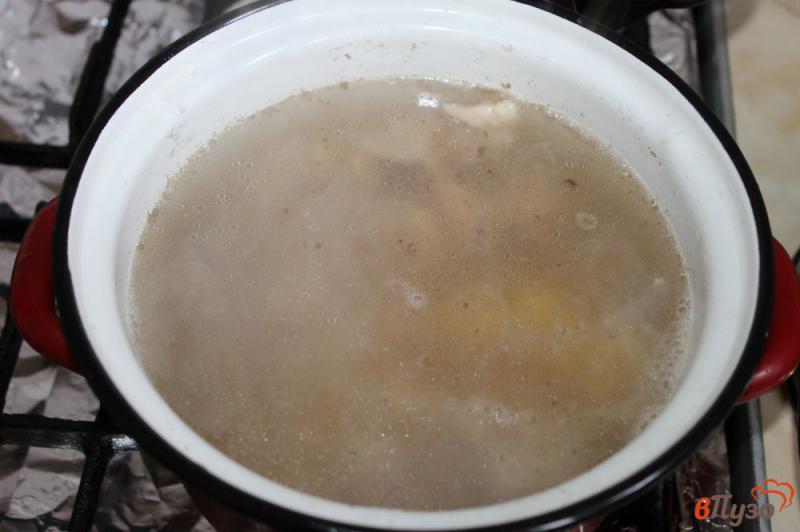 Фото приготовление рецепта: Суп на бульоне с курицей и брокколи шаг №5