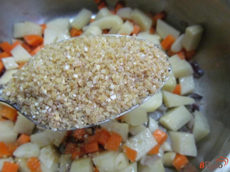 Фото приготовление рецепта: Суп «садовника» с фасолью горошком и помидором шаг №3
