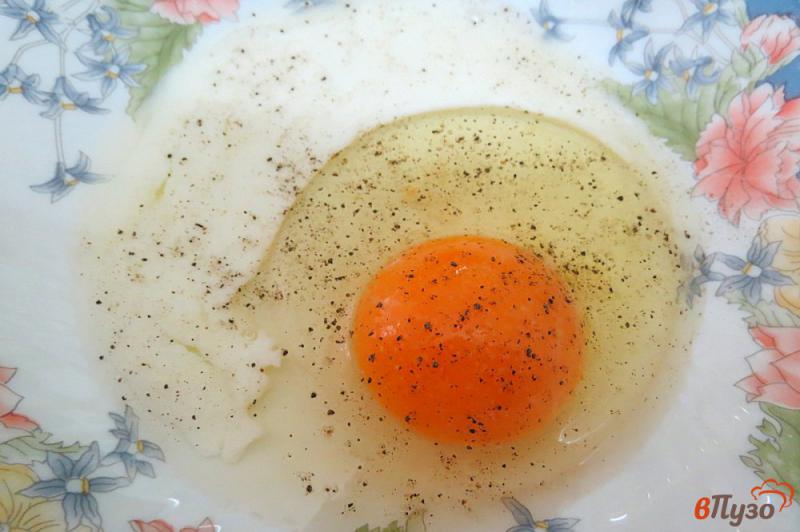 Фото приготовление рецепта: Гренки с сыром и яйцом в духовке шаг №3