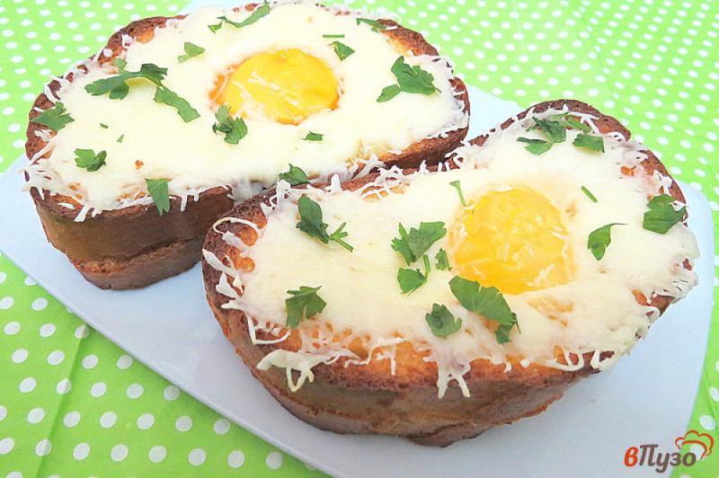Фото приготовление рецепта: Гренки с сыром и яйцом в духовке шаг №10