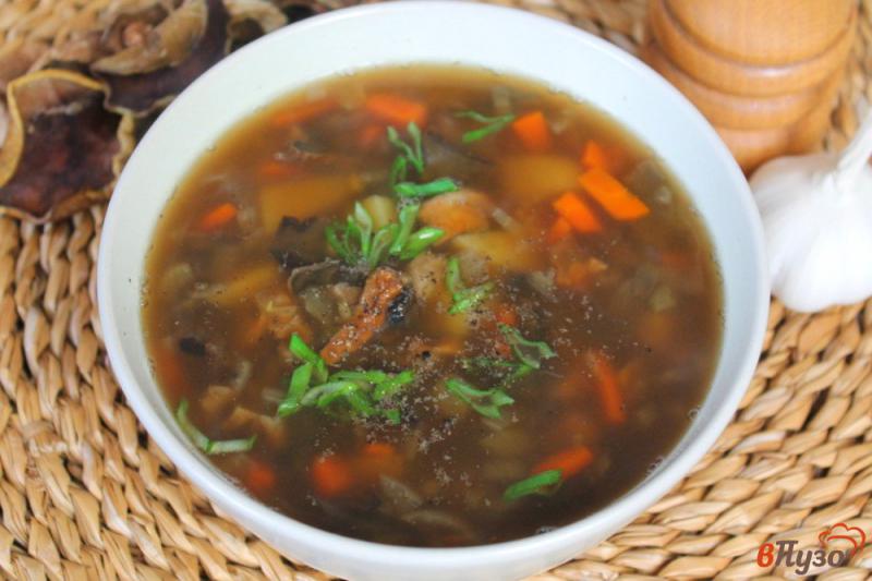 Фото приготовление рецепта: Суп из чечевицы с сухими лесными грибами шаг №7