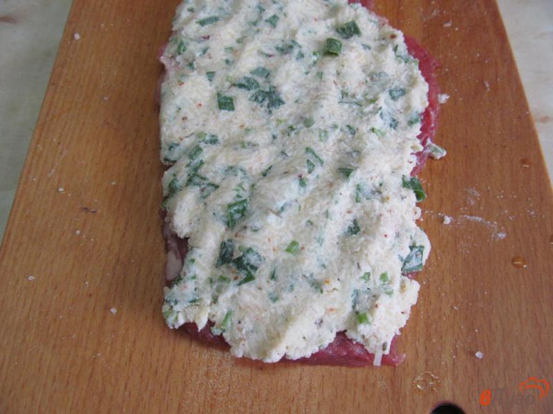 Фото приготовление рецепта: Мясной рулет с начинкой из картофеля шаг №4