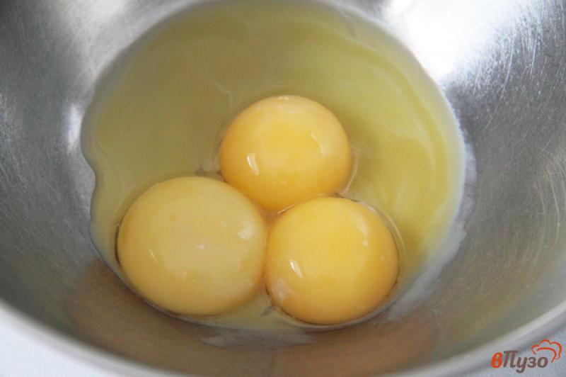 Фото приготовление рецепта: Домашняя лапша на яичных желтках шаг №1