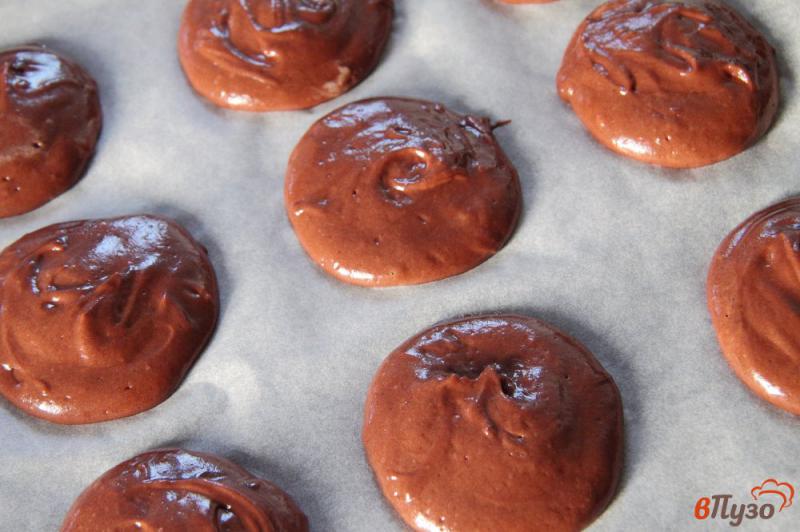 Фото приготовление рецепта: Шоколадное печенье на белках шаг №5