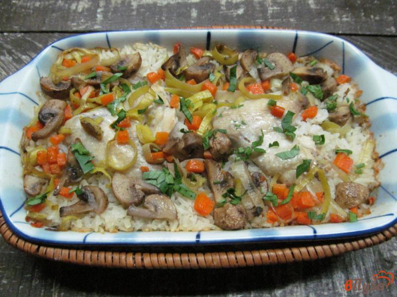 Фото приготовление рецепта: Рис с овощами и куриными крыльями в духовке шаг №6