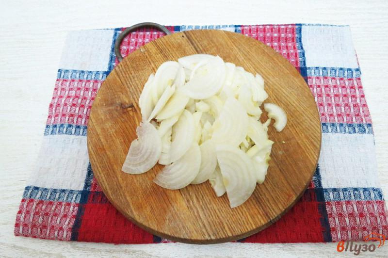 Фото приготовление рецепта: Куриные бедра с соусом бешамель и сыром шаг №2