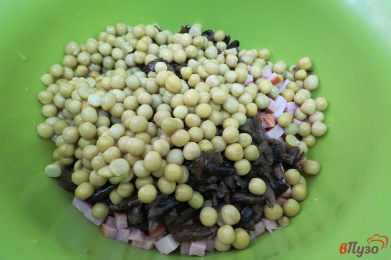 Фото приготовление рецепта: Салат оливье с опятами шаг №5