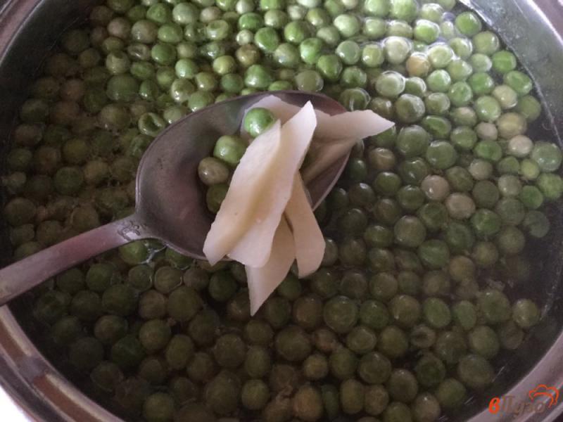 Фото приготовление рецепта: Суп с зеленым горошком шаг №8