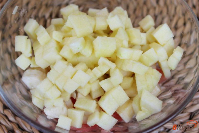 Фото приготовление рецепта: Фруктовый салат с грейпфрутом, семенами льна и сиропом шаг №5