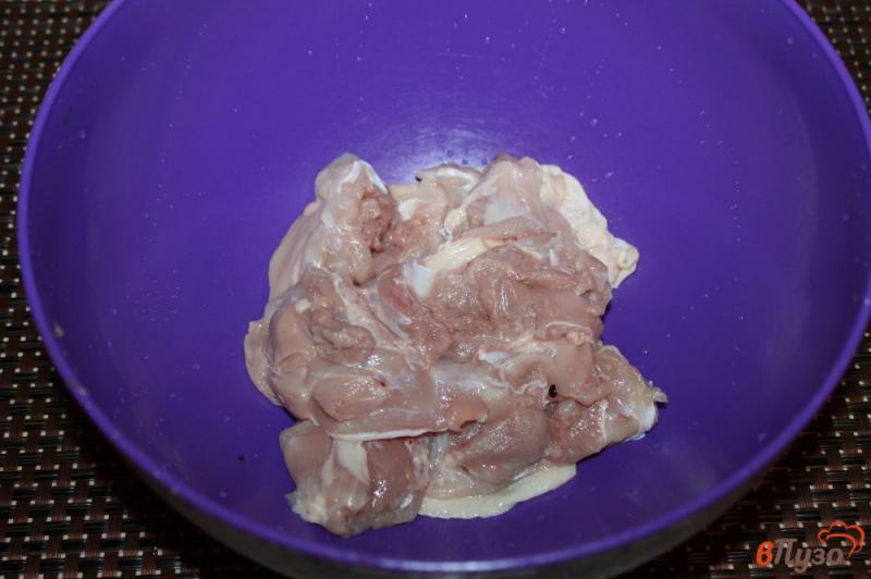 Фото приготовление рецепта: Куриные бедра с сыром шаг №1
