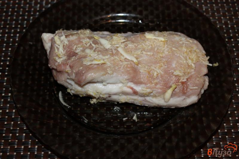 Фото приготовление рецепта: Запеченная свинина с рукаве с соевым соусом и чесноком шаг №2