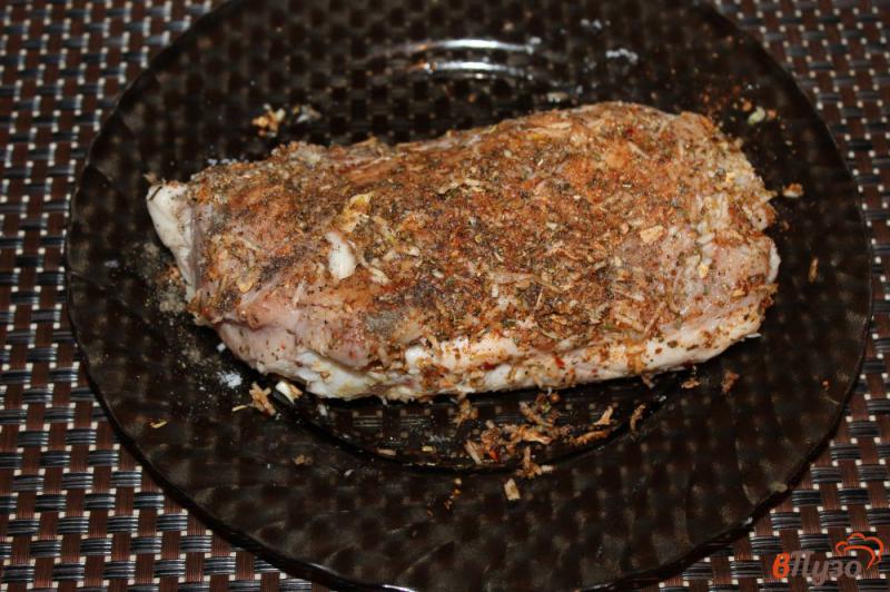 Фото приготовление рецепта: Запеченная свинина с рукаве с соевым соусом и чесноком шаг №3
