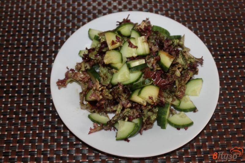 Фото приготовление рецепта: Свежий салат с хамоном шаг №3