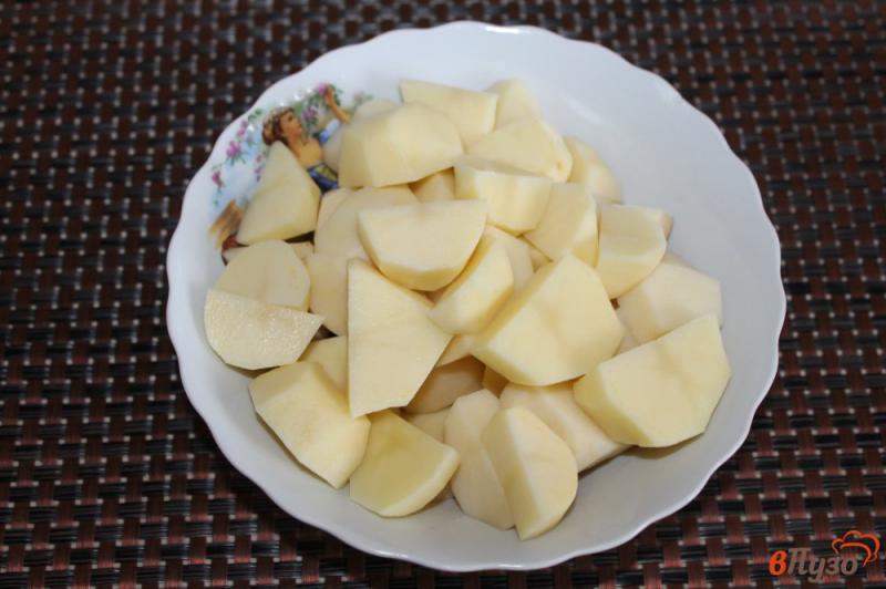 Фото приготовление рецепта: Картофельное пюре с твердым сыром, маслом и укропом шаг №1