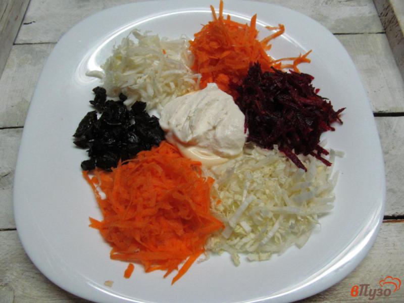Фото приготовление рецепта: Салат из капусты свеклы и моркови шаг №5