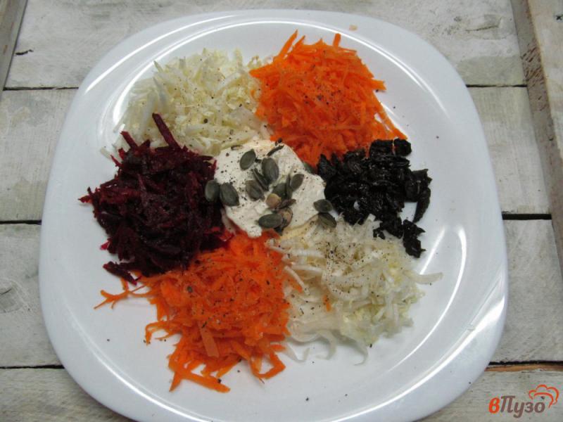 Фото приготовление рецепта: Салат из капусты свеклы и моркови шаг №7