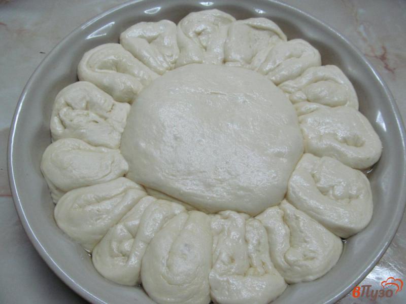 Фото приготовление рецепта: Белый хлеб «подсолнух» шаг №8