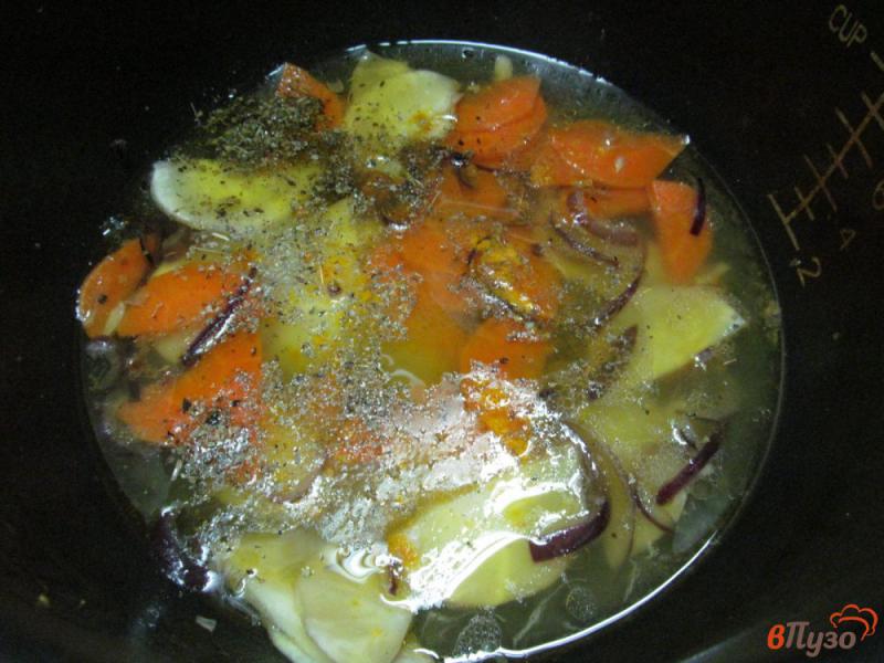 Фото приготовление рецепта: Куриные бедра с овощами и фасолью в мультиварке шаг №5