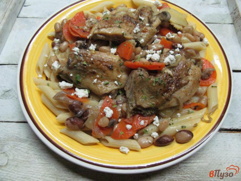 Фото приготовление рецепта: Куриные бедра с овощами и фасолью в мультиварке шаг №9