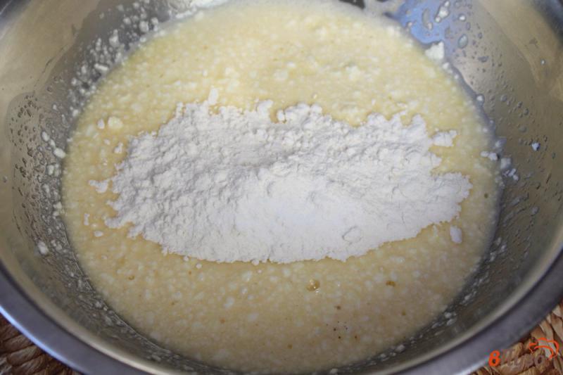 Фото приготовление рецепта: Творожные кексы с инжиром шаг №3