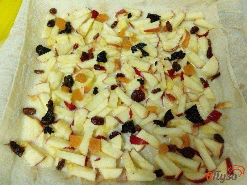 Фото приготовление рецепта: Пирог из лаваша с яблоками и сухофруктами шаг №4