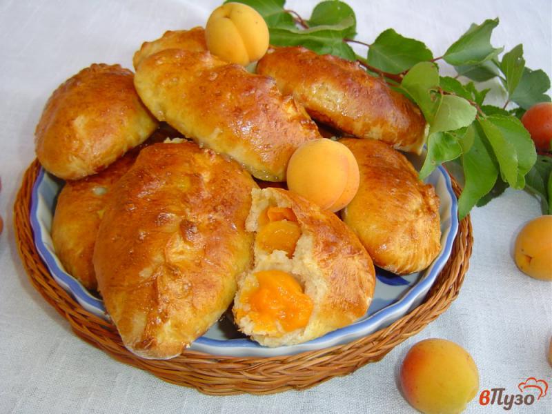 Фото приготовление рецепта: Пирожки с абрикосами шаг №6