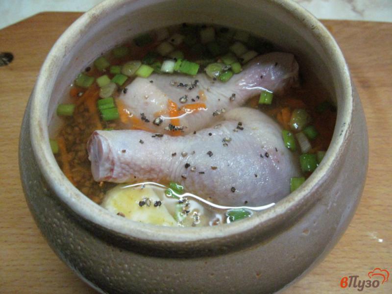 Фото приготовление рецепта: Гречка с курицей в горшочках шаг №3