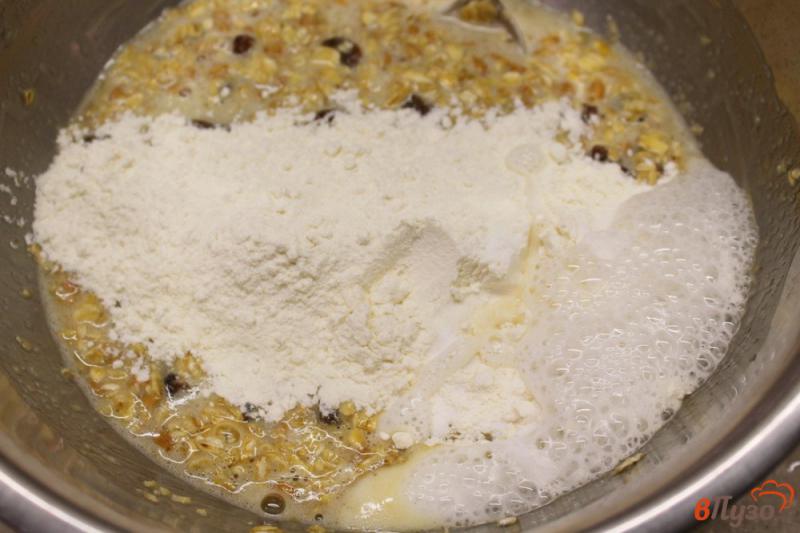 Фото приготовление рецепта: Овсяное печенье с изюмом и пророщенной пшеницей шаг №6
