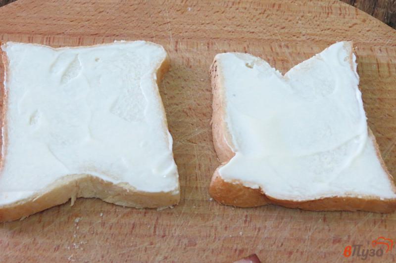 Фото приготовление рецепта: Сэндвич с беконом и сыром шаг №3