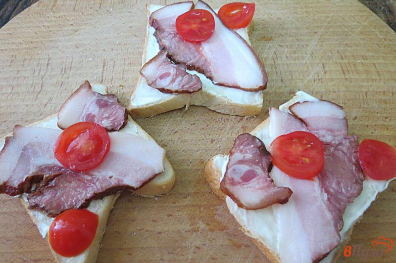 Фото приготовление рецепта: Сэндвич с беконом и сыром шаг №5