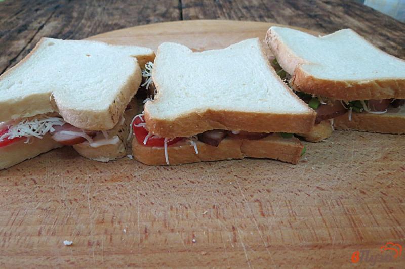 Фото приготовление рецепта: Сэндвич с беконом и сыром шаг №8
