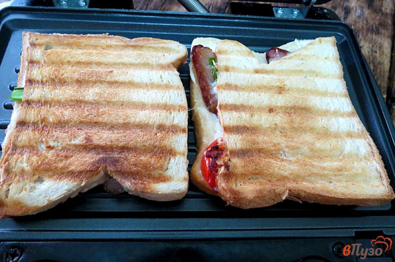 Фото приготовление рецепта: Сэндвич с беконом и сыром шаг №9