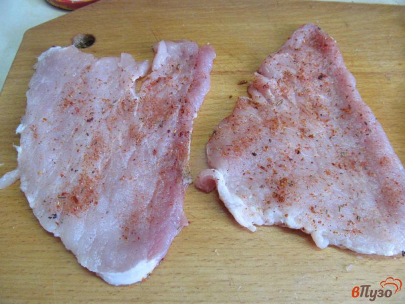 Фото приготовление рецепта: Свиные отбивные в капусте шаг №1