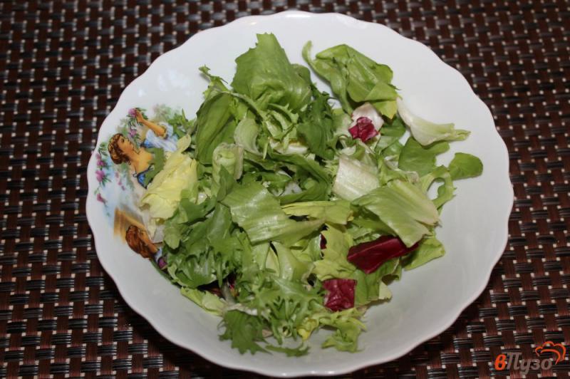 Фото приготовление рецепта: Закусочный салат из черри с грибами и сыром шаг №1