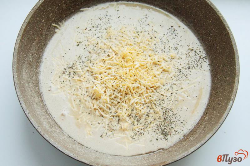 Фото приготовление рецепта: Макароны в сметанно-сырном соусе шаг №4