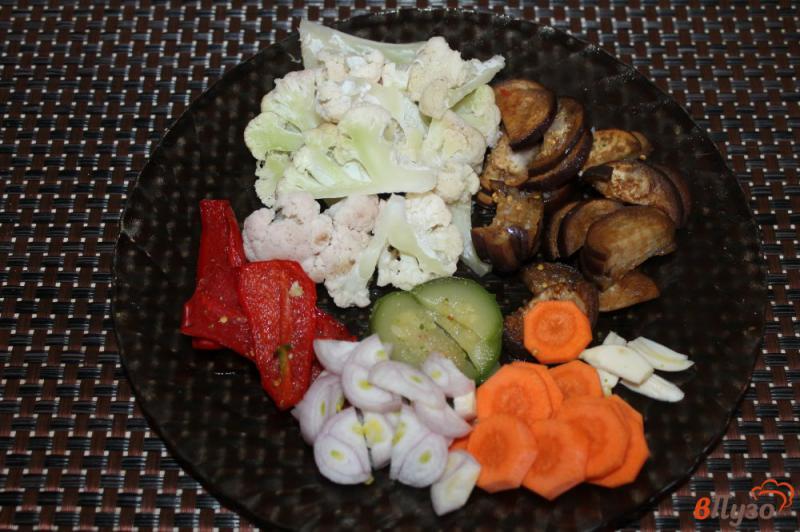 Фото приготовление рецепта: Рагу со свининой, картофелем и цветной капустой шаг №3