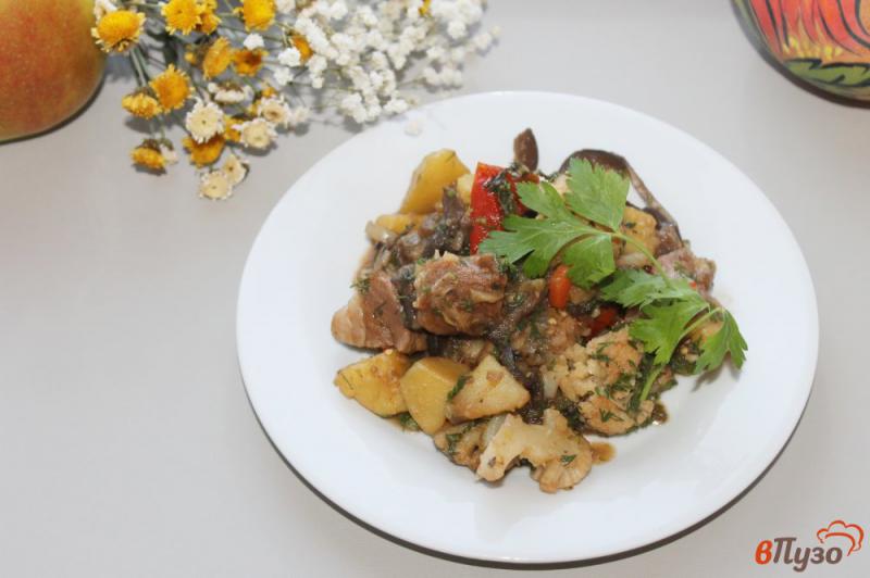 Фото приготовление рецепта: Рагу со свининой, картофелем и цветной капустой шаг №8