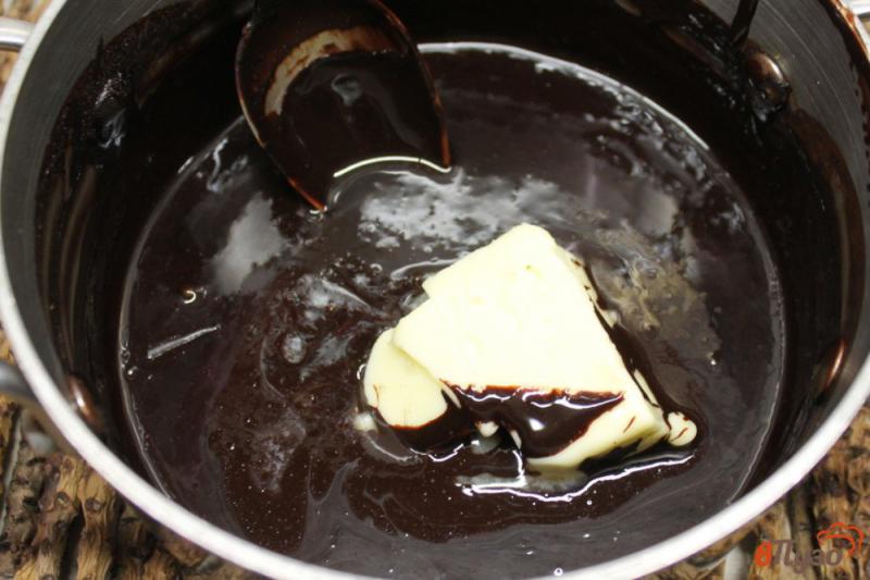 Фото приготовление рецепта: Шоколадные конфеты с черносливом и орехами шаг №6