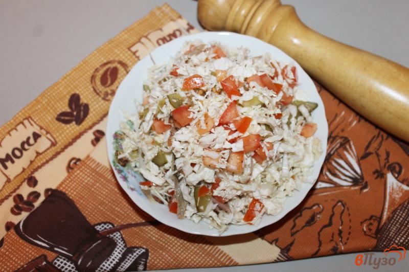 Фото приготовление рецепта: Салат из пекинской капусты с мясом и помидорами шаг №5