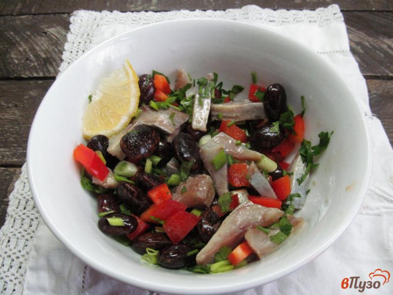 Фото приготовление рецепта: Салат из сельди с болгарским перцем шаг №6