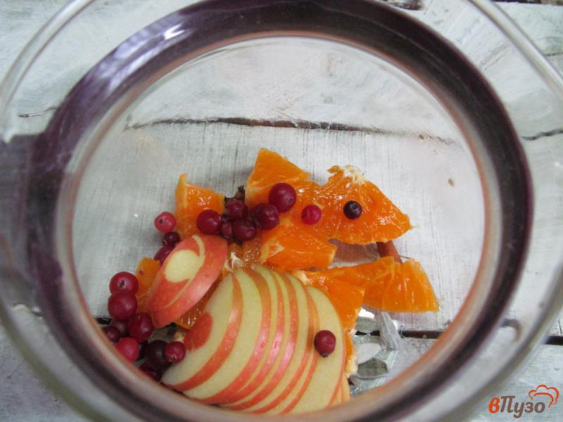 Фото приготовление рецепта: Чай с шалфеем и мандарином шаг №3