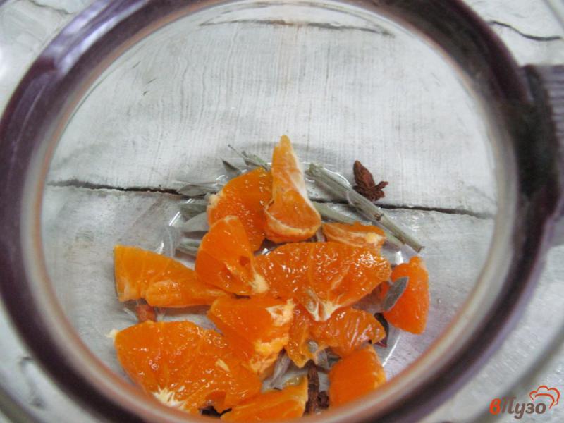 Фото приготовление рецепта: Чай с шалфеем и мандарином шаг №2