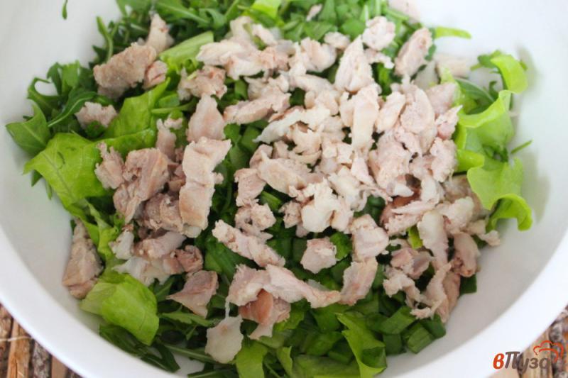 Фото приготовление рецепта: Зеленый салат с мясом и сыром шаг №3