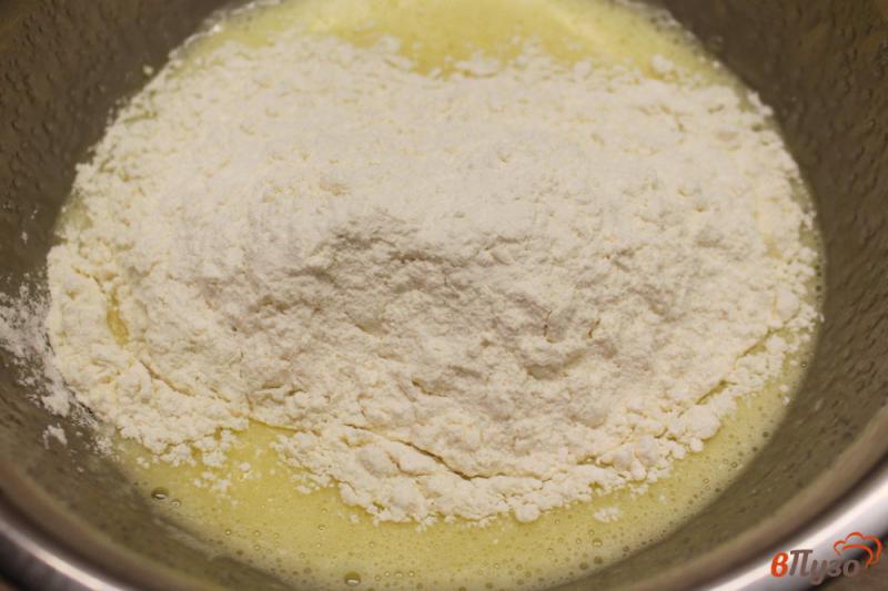 Фото приготовление рецепта: Песочный торт с ванильным кремом шаг №3