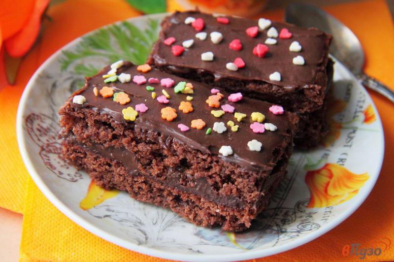 Фото приготовление рецепта: Шоколадные пирожные с кремом шаг №12