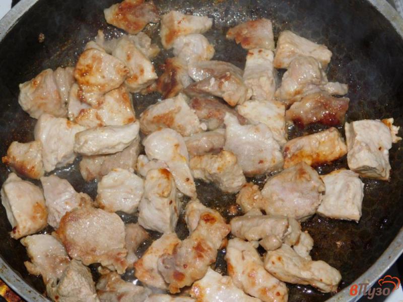 Фото приготовление рецепта: Свинина с грибами и овощами, тушеная в сливках шаг №1